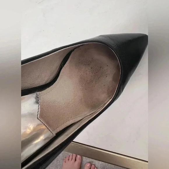 Michael by Michael Kors | Black Leather Pointy-Toe Pumps |  Size 9 - Picture 7 of 10